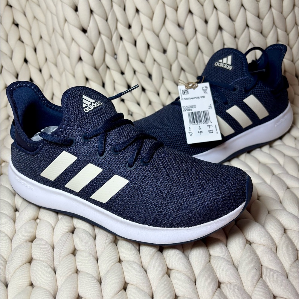 Adidas 7.5 Cloudfoam Pure SPW — Blue and White Sneakers with Sleek Design